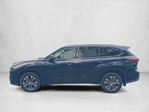 Used 2021 Toyota Highlander XLE image 9
