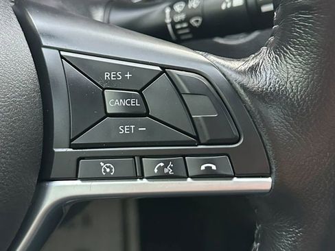 Used 2017 Nissan Rogue SL w/ SL Premium Package FWD image 33