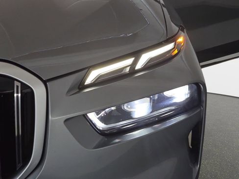 Used 2023 BMW X7 xDrive40i w/ Premium Package image 34