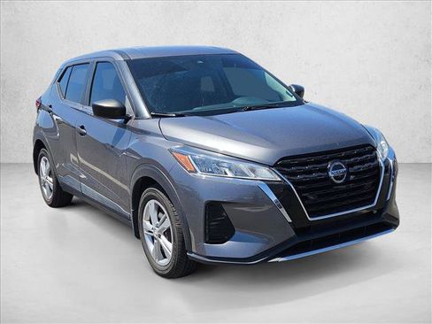 Used 2021 Nissan Kicks S FWD image 3