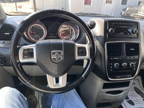 Used 2013 Dodge Grand Caravan American Value Package w/ UConnect Hands-Free Group image 14