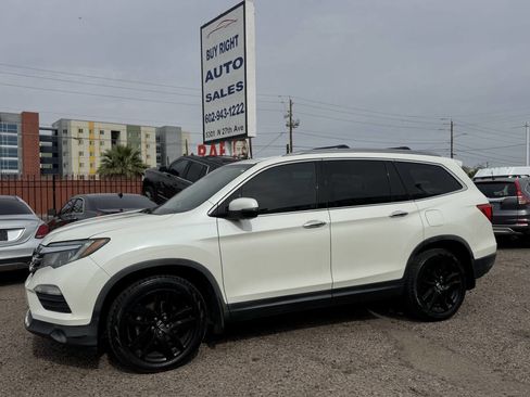 Used 2017 Honda Pilot Touring image 2