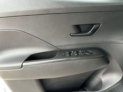 Used 2025 Hyundai Kona SEL FWD image 29