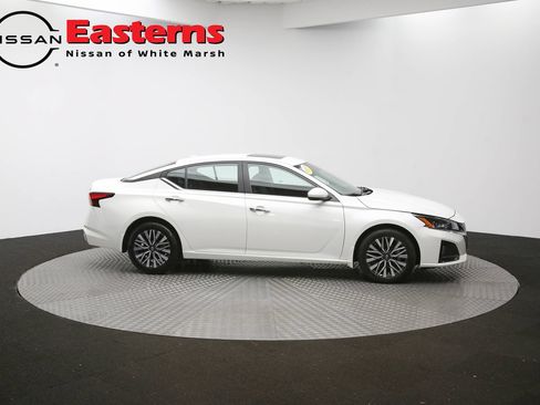 Used 2024 Nissan Altima 2.5 SV w/ SV Premium Package AWD/4WD image 45