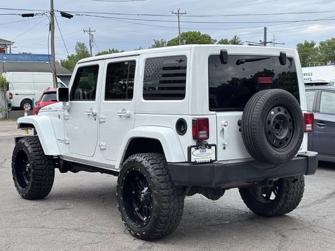 Used 2017 Jeep Wrangler Unlimited Rubicon w/ Connectivity Group AWD/4WD image 6