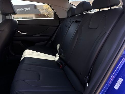 Used 2023 Hyundai Elantra Limited image 17