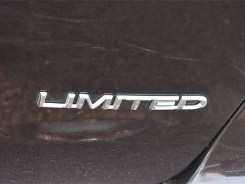 Used 2018 Chrysler Pacifica Limited w/ Advanced Safetytec Group image 19