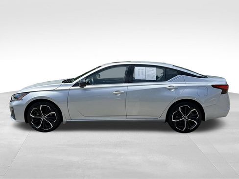Used 2024 Nissan Altima 2.5 SR w/ SR Premium Package AWD/4WD image 4