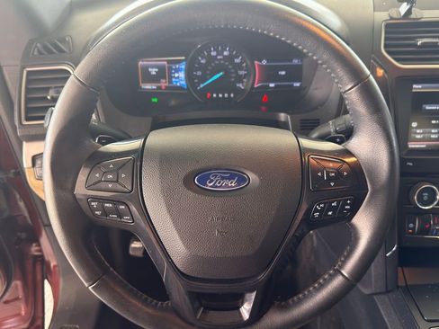 Used 2016 Ford Explorer XLT w/ Equipment Group 202A FWD image 15