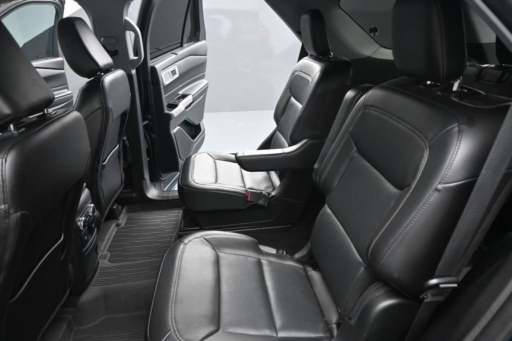 Used 2023 Ford Explorer Limited w/ Equipment Group 301A RWD image 15