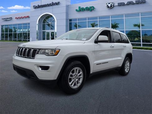 Used 2019 Jeep Grand Cherokee Laredo image 3
