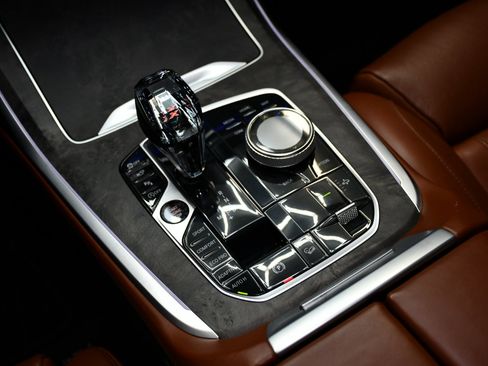 Used 2022 BMW X7 M50i w/ Executive Package image 34