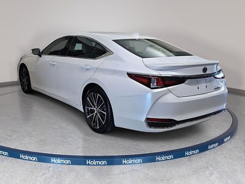 Certified 2025 Lexus ES 300h w/ Premium Package image 8