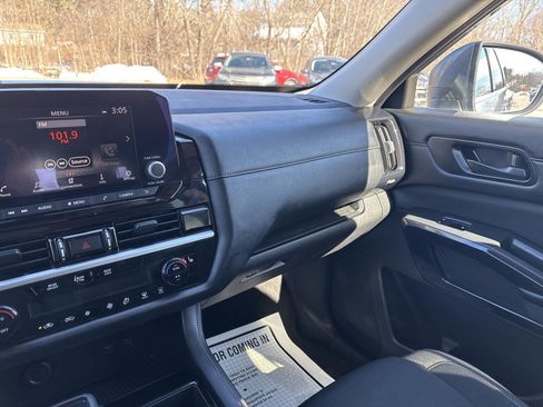 Used 2025 Nissan Pathfinder SV AWD/4WD image 34