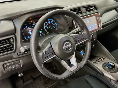 Used 2025 Nissan Leaf S image 18