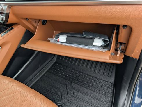Used 2025 Kia Telluride AWD image 32