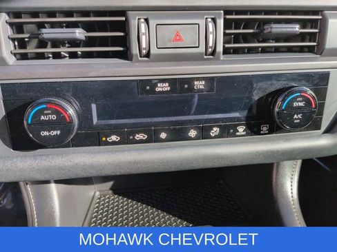 Used 2024 Nissan Pathfinder S AWD/4WD image 18