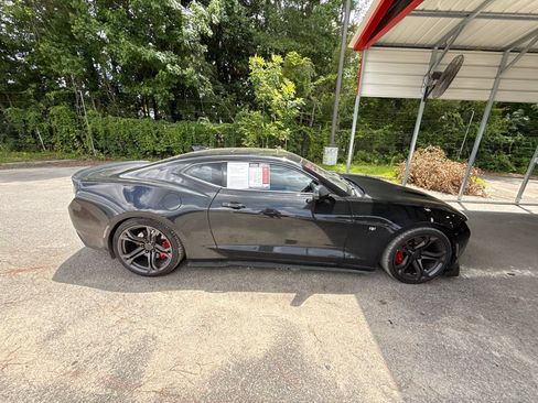 Used 2018 Chevrolet Camaro SS RWD image 9