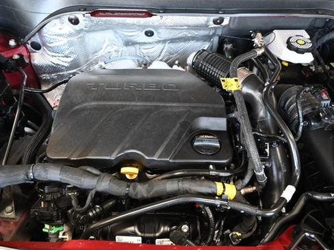 Used 2025 Chevrolet Trax RS FWD image 29