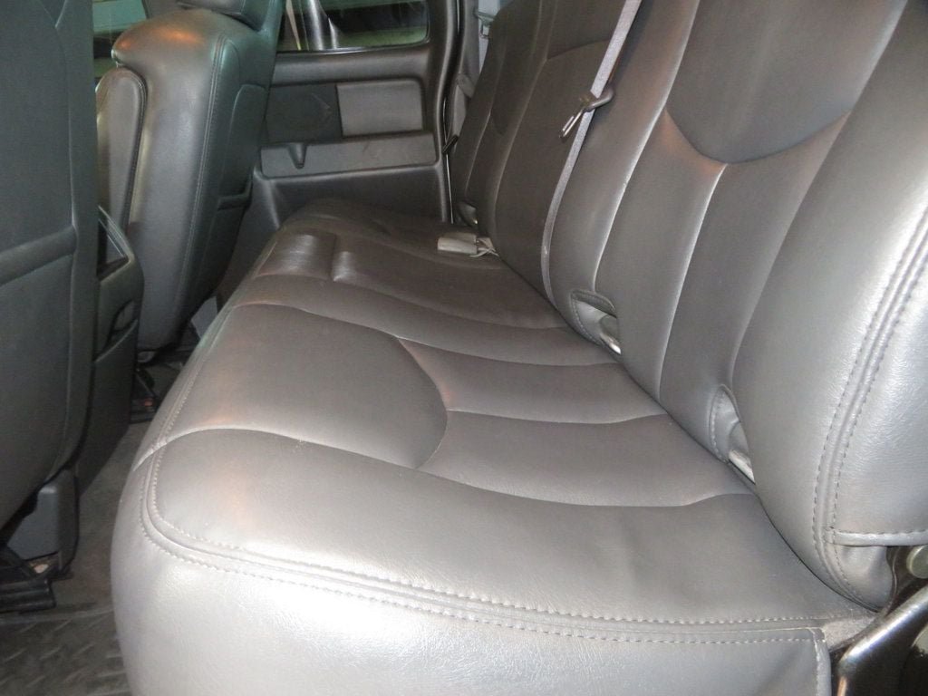 Used 2006 Chevrolet Silverado 2500 LT w/ Onstar Plus Package AWD/4WD image 23