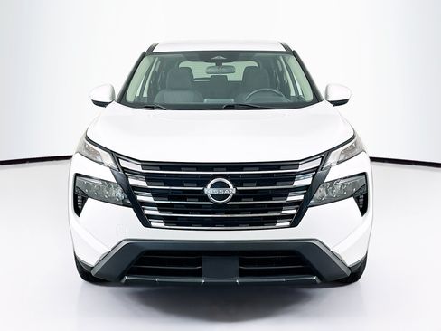 Used 2024 Nissan Rogue SV FWD image 2