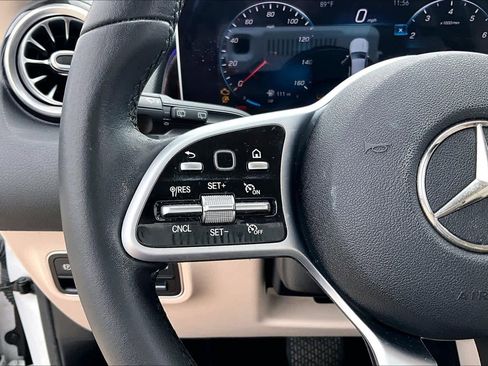 Used 2020 Mercedes-Benz GLB 250 image 21