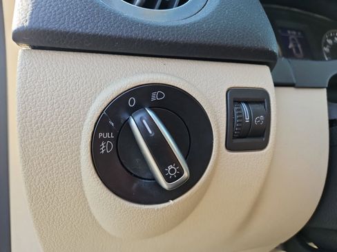 Used 2015 Volkswagen Tiguan SEL FWD image 22