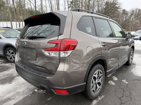 Used 2023 Subaru Forester Premium image 11