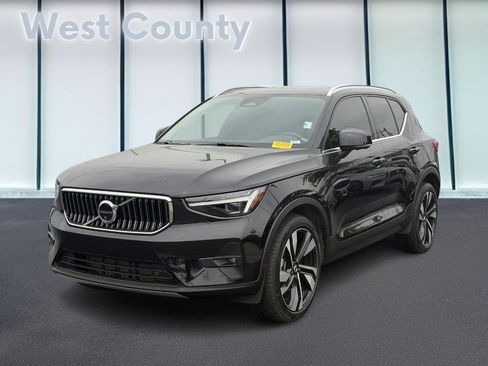 Certified 2025 Volvo XC40 B5 Plus AWD/4WD image 2