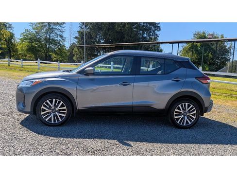 Used 2023 Nissan Kicks SV image 4