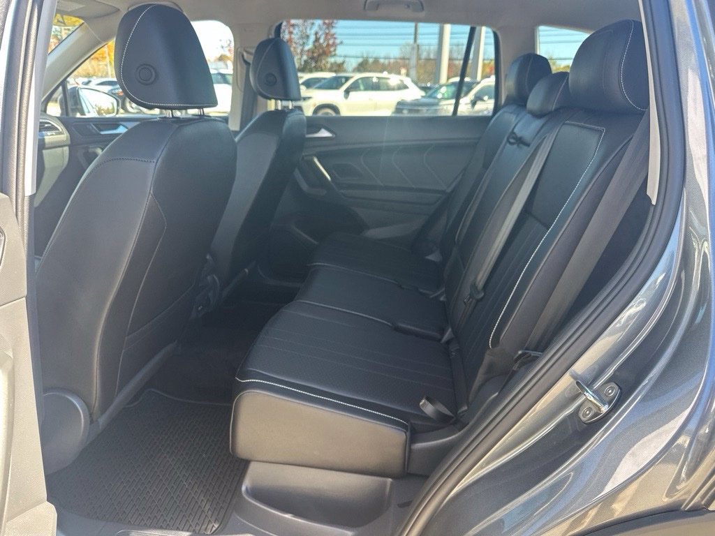 Used 2024 Volkswagen Tiguan SE AWD/4WD image 30