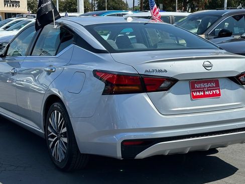 Used 2023 Nissan Altima 2.5 SV FWD image 5