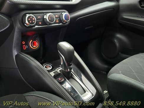 Used 2019 Nissan Kicks S FWD image 19