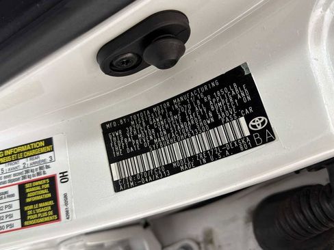 Certified 2017 Toyota Corolla SE w/ SE Premium Package FWD image 11
