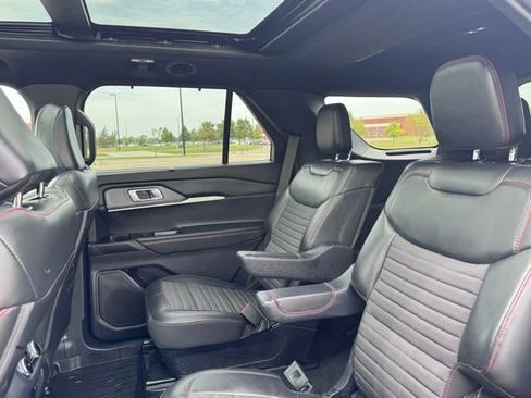 Used 2025 Ford Explorer ST-Line w/ Premium Package image 29