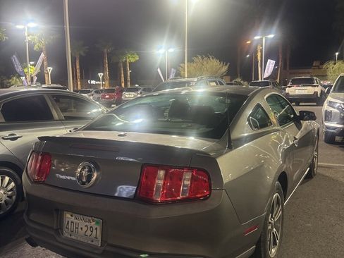 Used 2011 Ford Mustang Premium w/ Comfort Pkg image 4