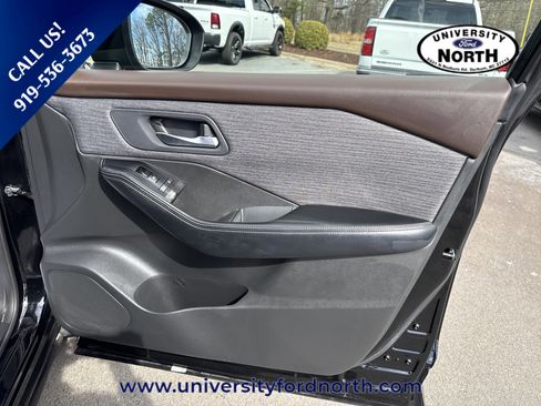 Used 2023 Nissan Rogue SV image 32