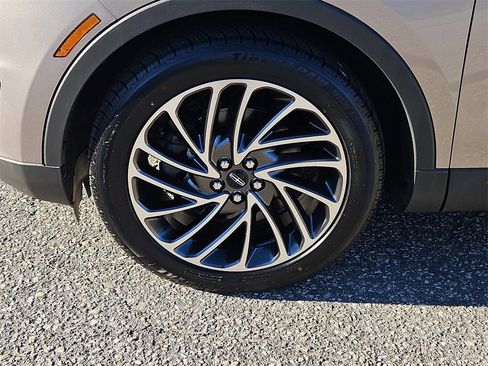 Used 2020 Lincoln Nautilus Reserve image 7