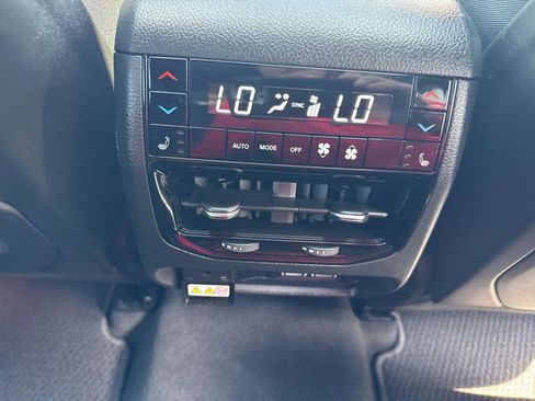 Used 2025 Jeep Grand Cherokee Summit AWD/4WD image 34
