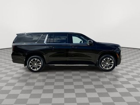 Used 2025 Chevrolet Suburban LT w/ Comfort Package AWD/4WD image 10