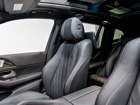 Used 2024 Mercedes-Benz Maybach GLS 600 4MATIC image 14