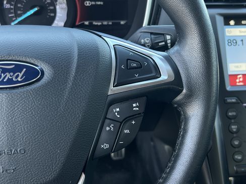 Used 2018 Ford Fusion Titanium image 19