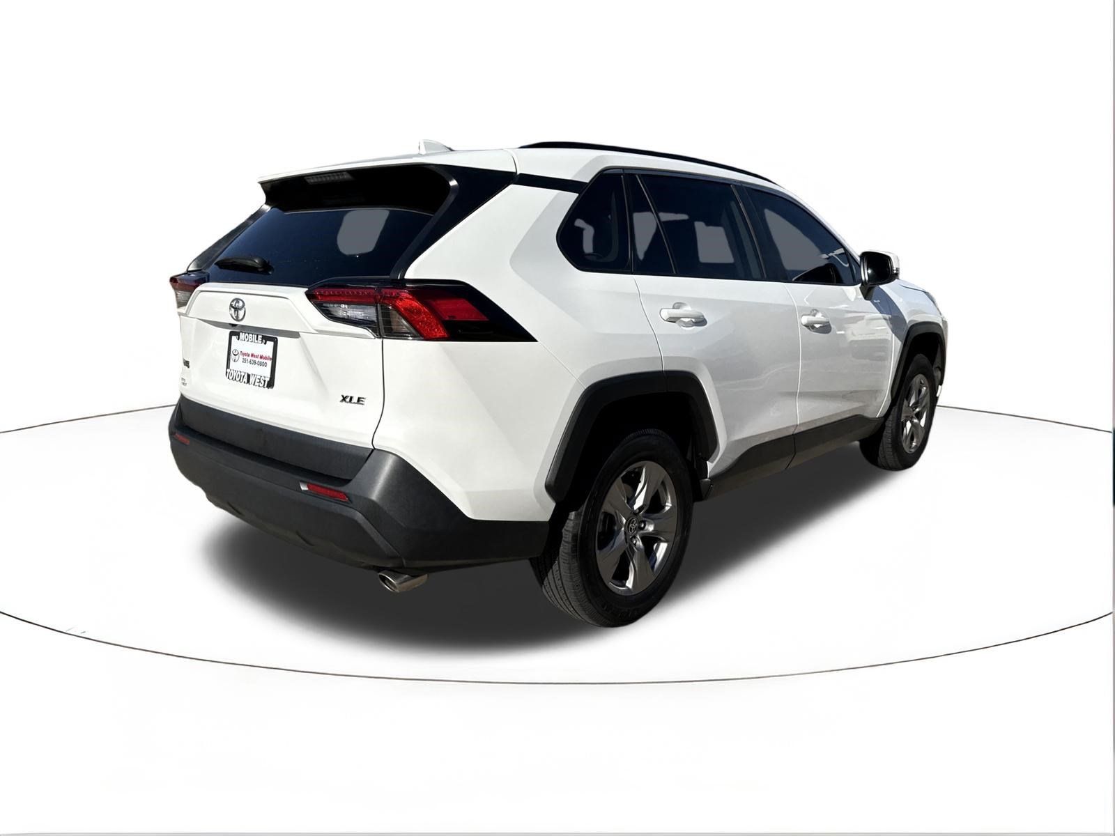 Used 2025 Toyota RAV4 XLE FWD image 3