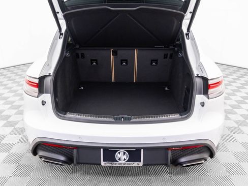 New 2026 Porsche Macan image 32