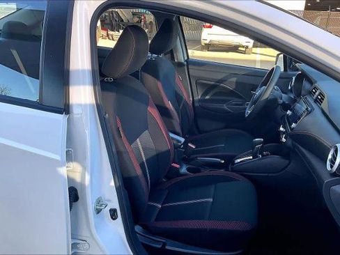 Used 2024 Nissan Versa SR image 9