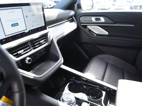 New 2026 Ford Explorer Platinum image 18