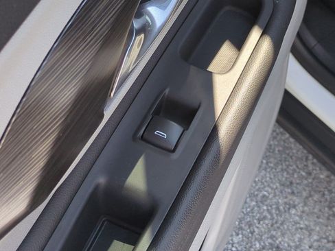 Used 2024 GMC Terrain SLT FWD image 29