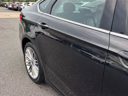 Used 2013 Ford Fusion SE FWD image 22