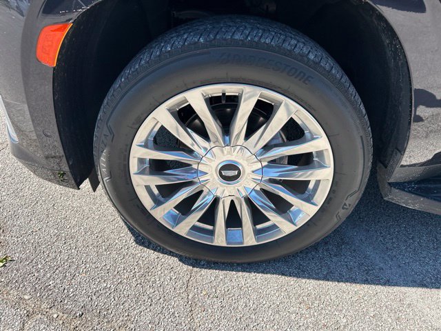 Used 2022 Cadillac Escalade Premium Luxury AWD/4WD image 11
