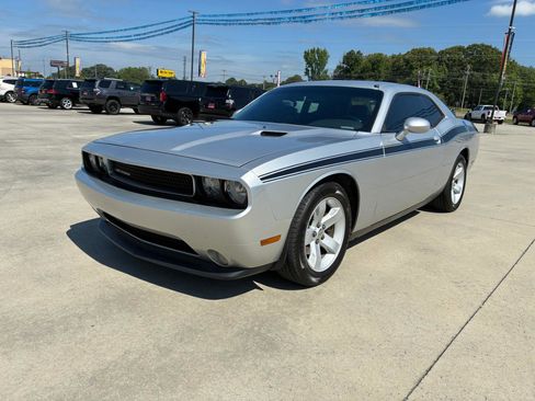 Used 2012 Dodge Challenger SXT Plus RWD image 2